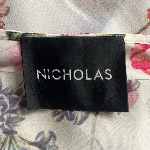 NWOT Nicholas- Silk Floral Blouse. Size US 8 - Picture 4 of 8